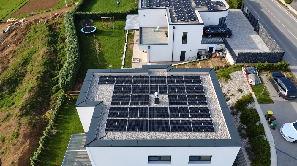 Sončna elektrarna na ravni strehi – Trebnje | AERIS
